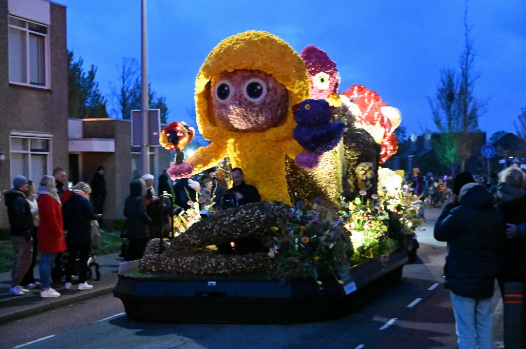 ../Images/Verlicht bloemencorso 2024 026.jpg